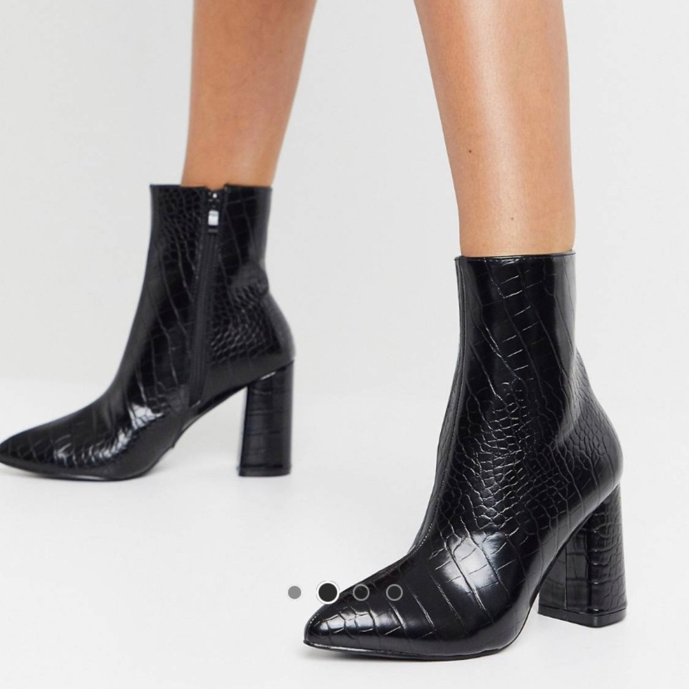 Black leather Snake boots